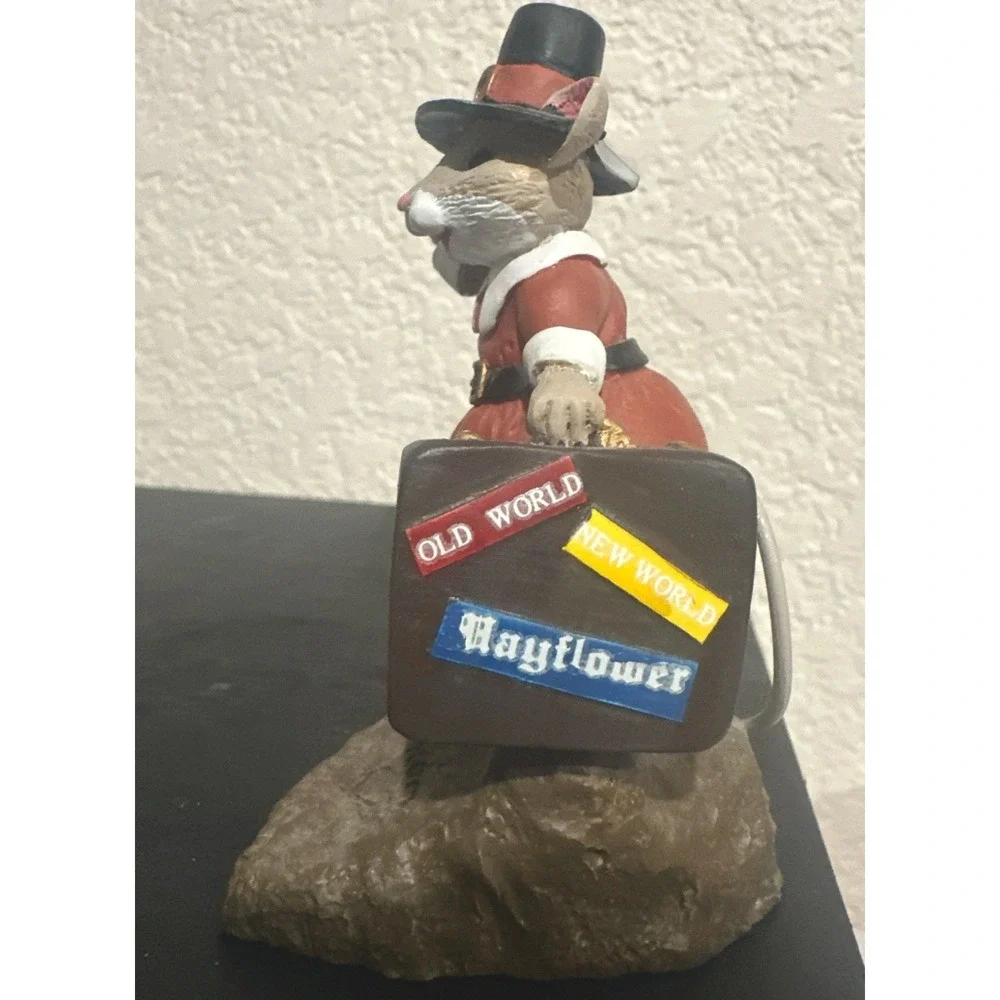 Hallmark 1988 Tender Touches PILGRIM MOUSE on Plymouth Rock Thanksgiving Fall